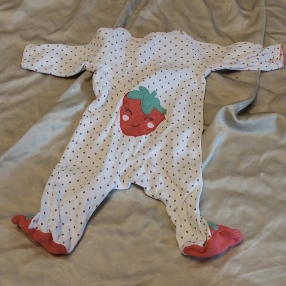 Strawberry-Themed Pajamas 3m Carter's - Picture 10 of 11